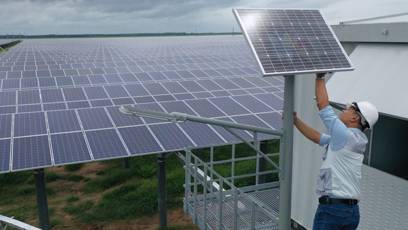 Hình ảnh cánh đồng điện mặt trời Tây Ninh