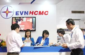 EVNHCMC hướng dẫn, vận động khách hàng sử dụng điện mặt trời. ảnh jpg